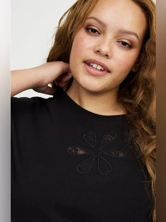 Torrid Sz 5(5X)(28)Cotton Jersey Floral Cutout Relaxed Short Sleeve Crewneck Top - Picture 2 of 11